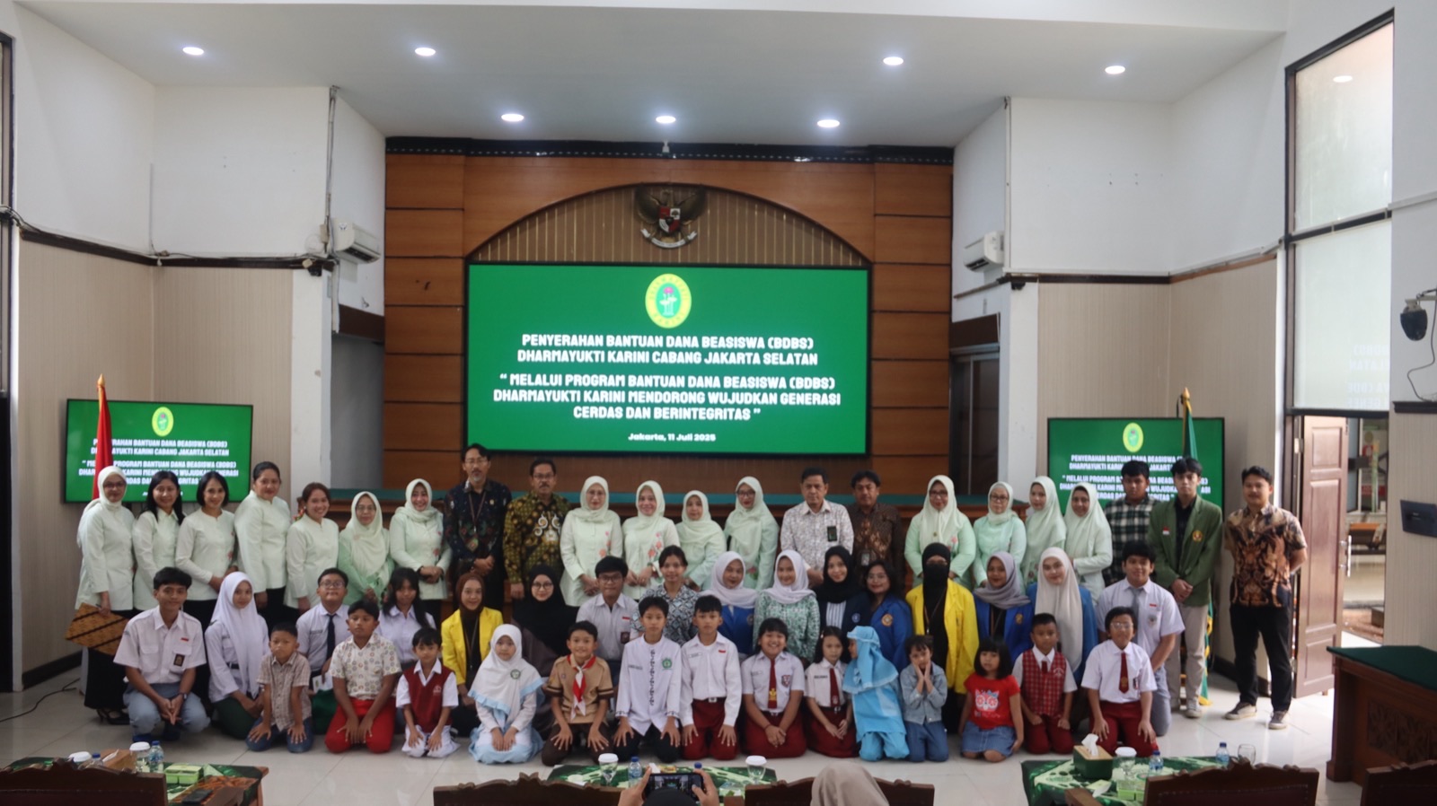 Penyerahan Bantuan Dana Beasiswa (BDBS) Dharmayukti Karini Cabang Jakarta Selatan