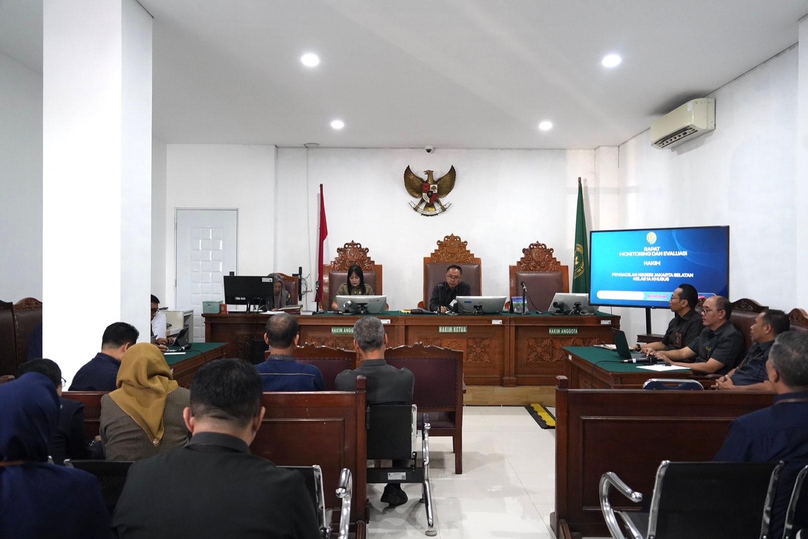 PENGADILAN NEGERI JAKARTA SELATAN KELAS 1A KHUSUS GELAR RAPAT MONITORING DAN EVALUASI HAKIM